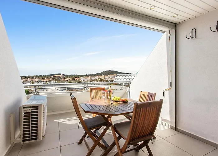 Le Nude - Port Ambonne Village Naturiste * אגדה