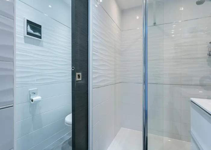 Le Nude - Port Ambonne Village Naturiste אגדה