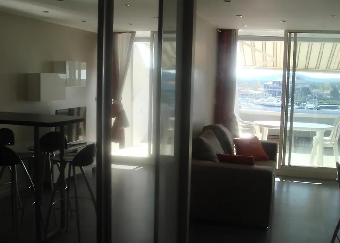 Le Nude - Port Ambonne Village Naturiste *