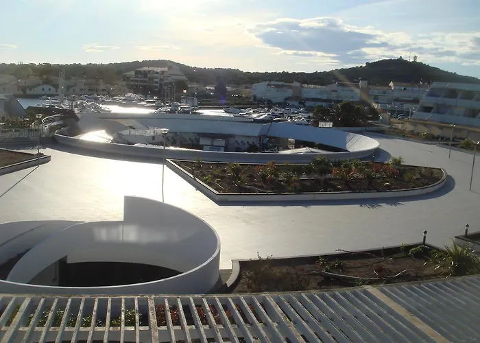 Le Nude - Port Ambonne Village Naturiste אגדה