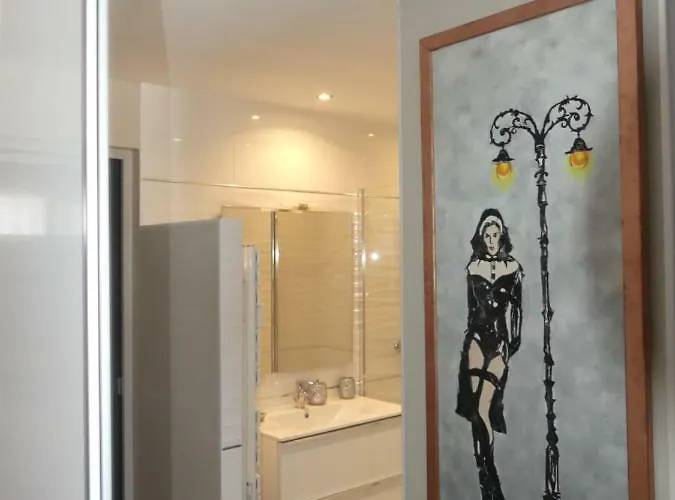 Le Nude - Port Ambonne Village Naturiste * אגדה