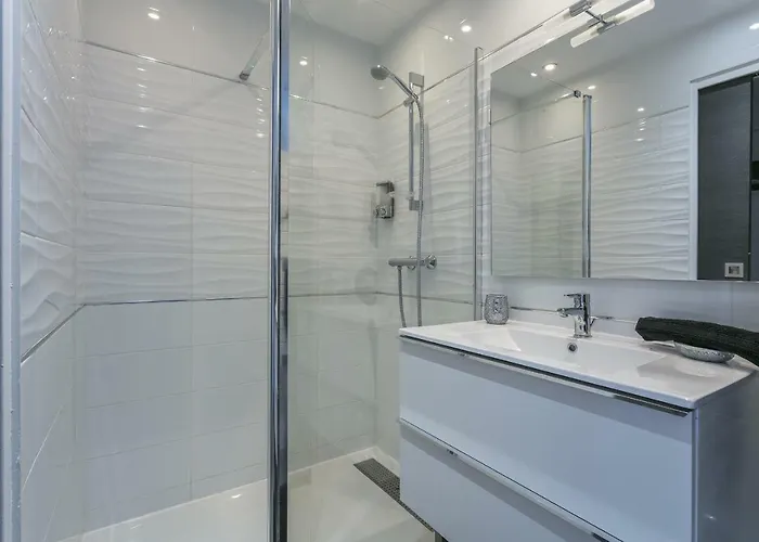 Le Nude - Port Ambonne Village Naturiste אגדה